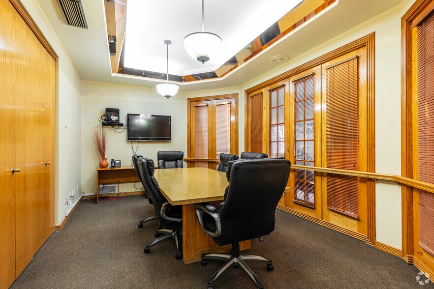 More Photos Of 1990 E Lohman Ave, Las Cruces Office For Lease