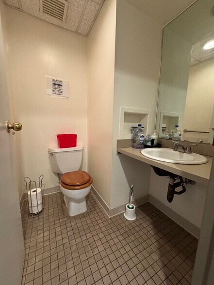 More Photos Of 388-390 Commonwealth ave, Boston Office For Lease