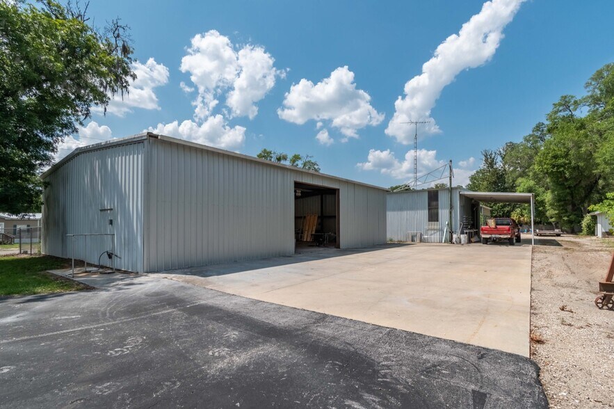 More Photos Of 419 SE 6th St, Williston Warehouse For Lease