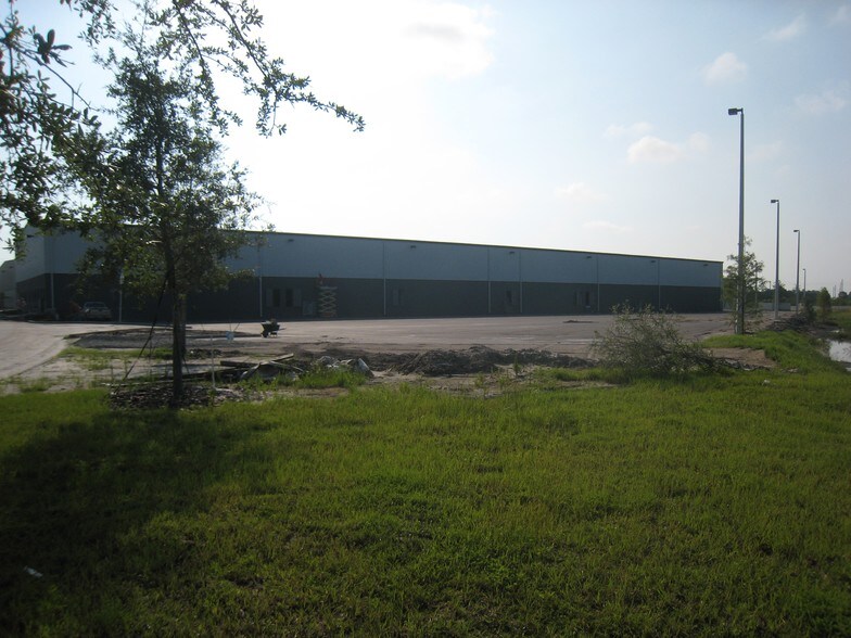 More Photos Of 11316 Boggy Creek Rd, Orlando Warehouse For Lease