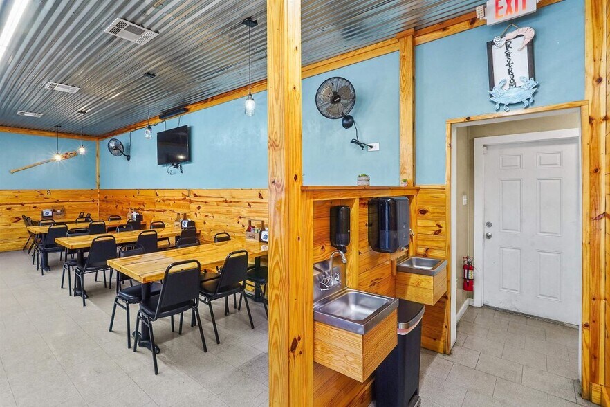 More Photos Of 8320 Highway 308, Lockport Restaurant For Lease
