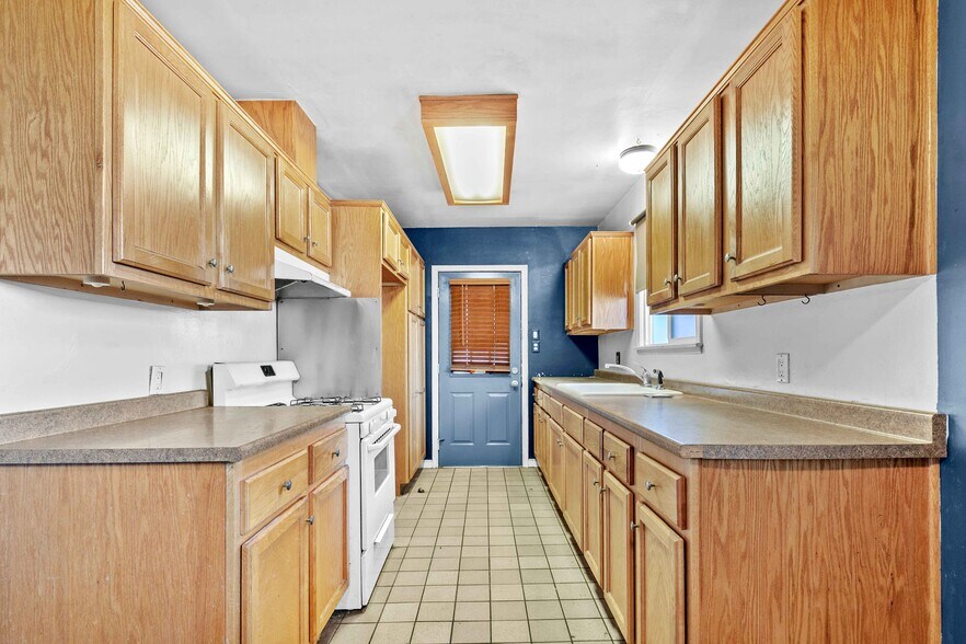 More Photos Of 2114 W Magnolia Blvd, Burbank Storefront For Sale