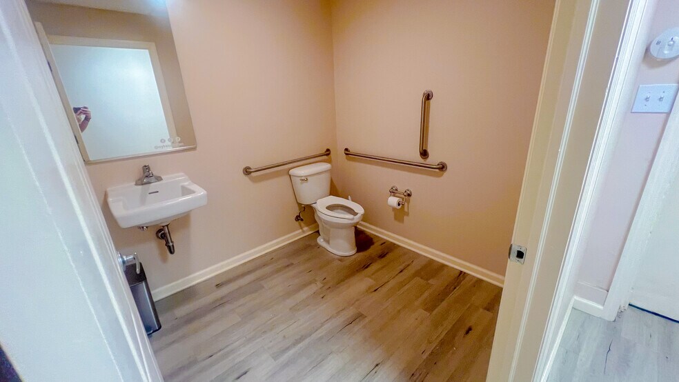 More Photos Of 27 N Maple Ave, Marlton Unknown For Lease