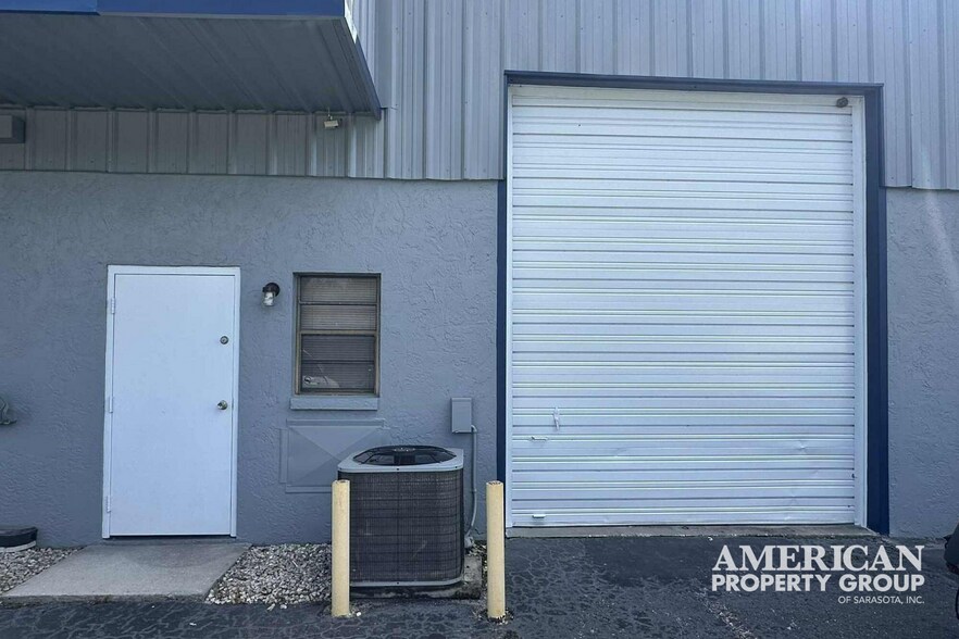 More Photos Of 4535-4557 Northgate Ct, Sarasota Light Distribution For Lease