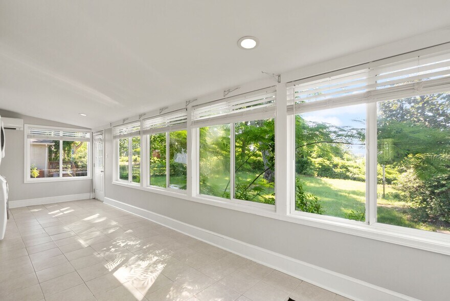 More Photos Of 17423 Wilson St, Dumfries Multifamily For Sale