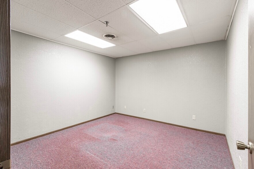 More Photos Of 14100-14170 23rd Ave N, Plymouth Unknown For Lease