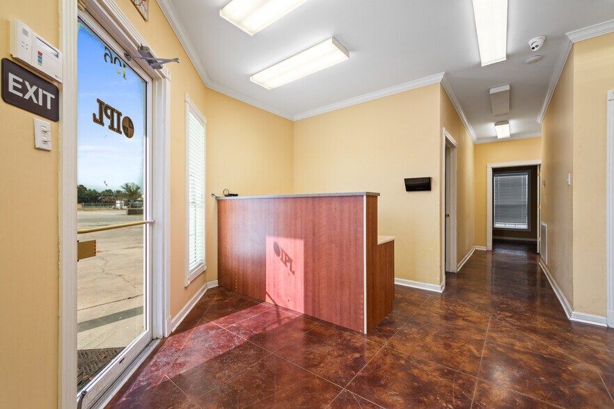 More Photos Of 106 Abigayles Row, Scott Warehouse For Sale