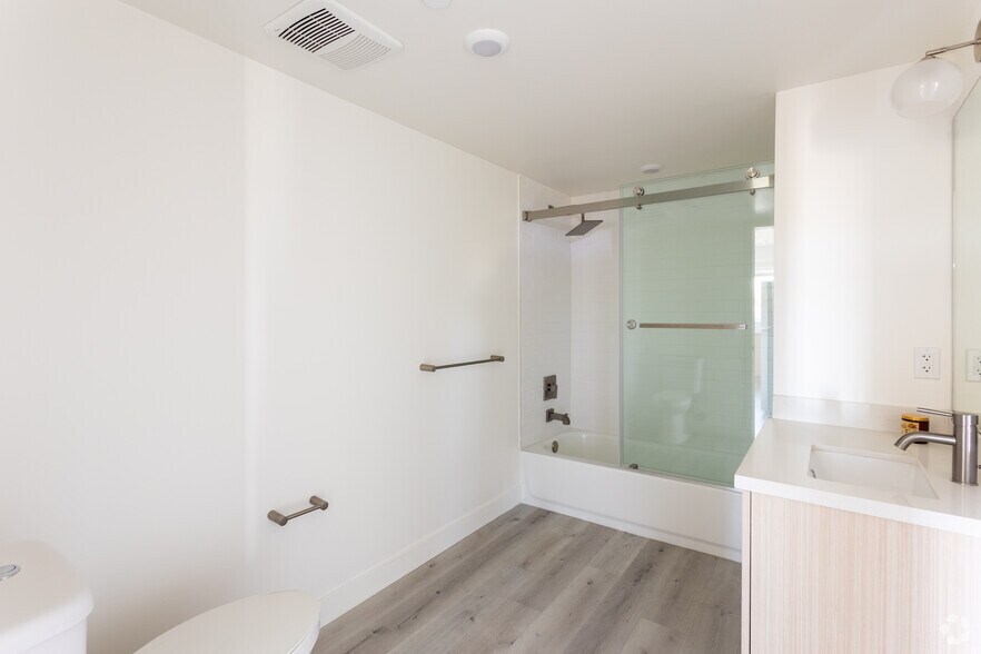 More Photos Of 11701 W Gateway Blvd, Los Angeles Apartments For Lease