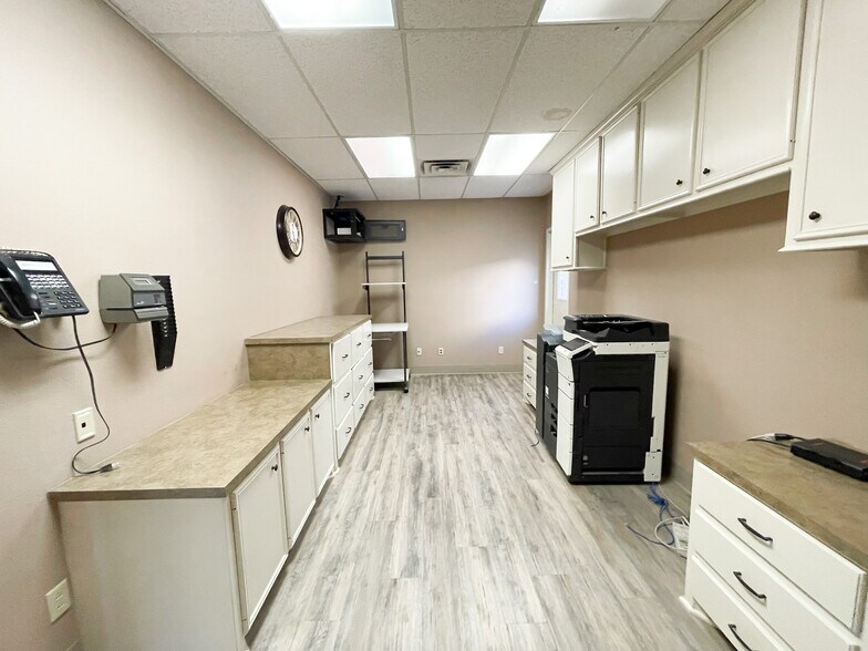 More Photos Of 4101-4103 84th St, Lubbock Office For Lease