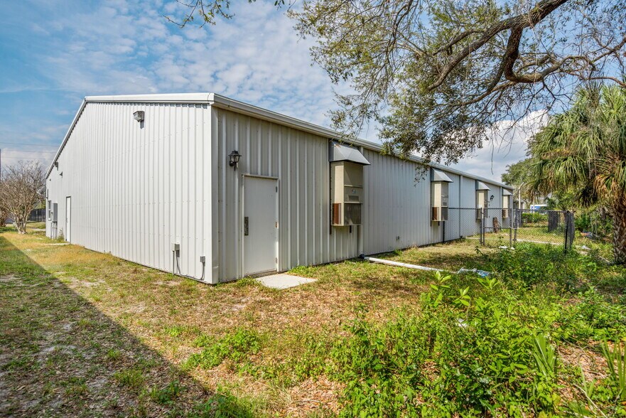 More Photos Of 8361 Stone Run Ct, Tampa Office For Sale