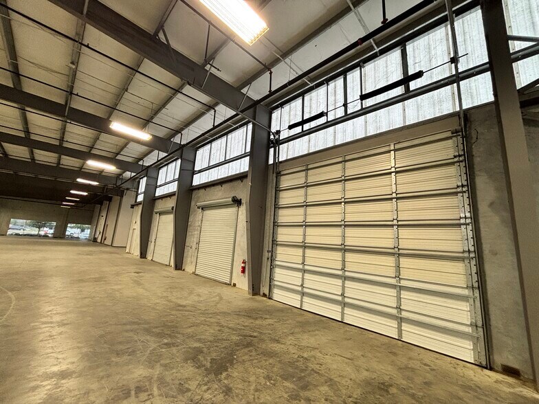 More Photos Of 15330 Vantage Pky W, Houston Unknown For Lease