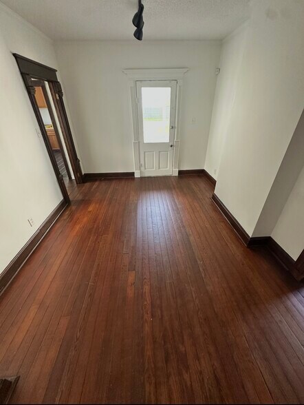 More Photos Of 987 Howard Ave, Biloxi Office For Lease