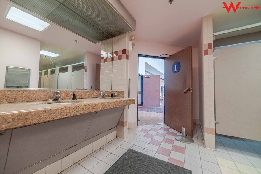 More Photos Of 641 Camino de los Mares, San Clemente Storefront For Lease