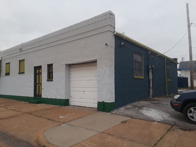 More Photos Of 2600 N Florissant Ave, Saint Louis Flex For Sale
