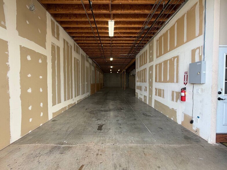 More Photos Of 1019 Lauia St, Kapolei Warehouse For Lease