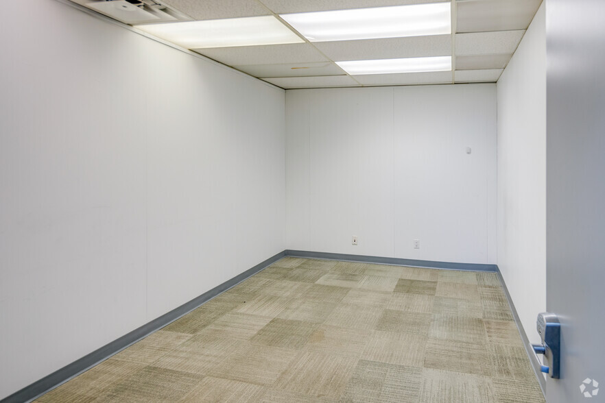 More Photos Of 12140-12160 103A Av, Surrey Warehouse For Lease