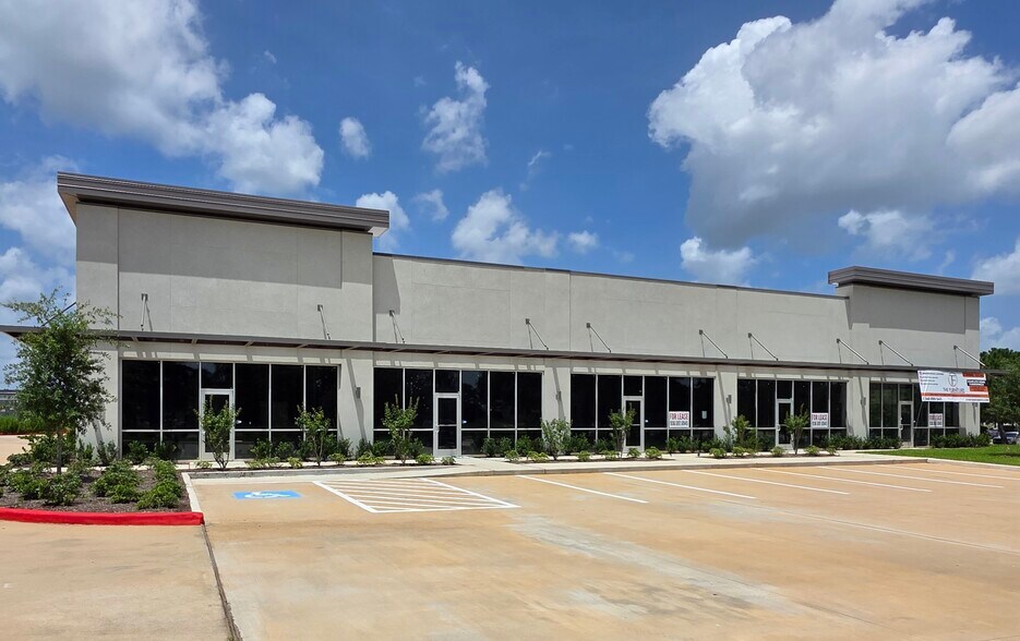More Photos Of 2527 N Frazier St, Conroe Storefront For Sale