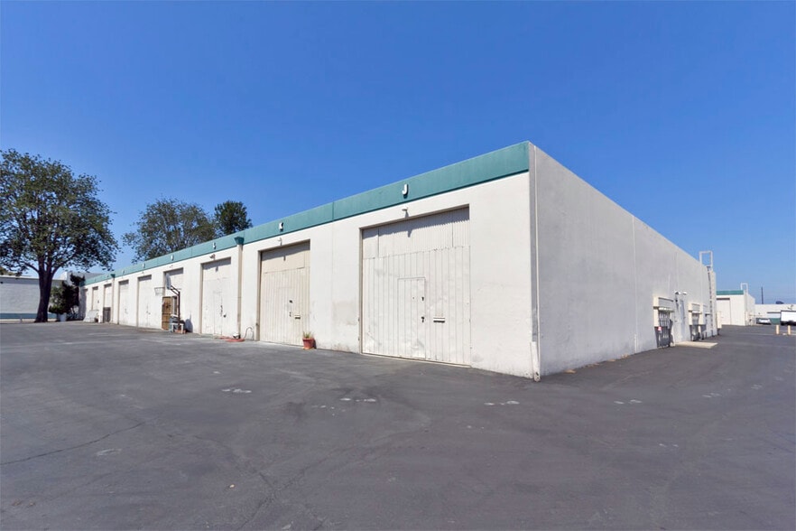 More Photos Of 1106 E Walnut St, Santa Ana Unknown For Lease