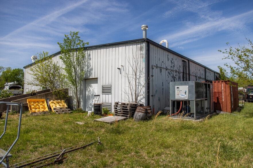 More Photos Of 535 W Poplar St, Fayetteville Warehouse For Lease