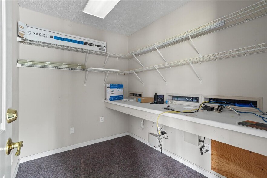 More Photos Of 883 Commerce Dr SW, Conyers Office For Lease
