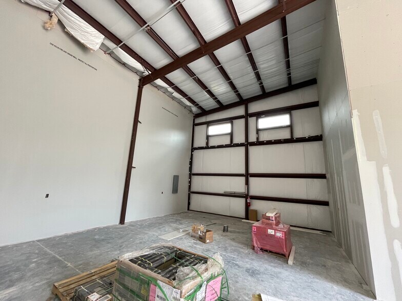 More Photos Of 32223 Tamina Rt, Magnolia Flex For Lease