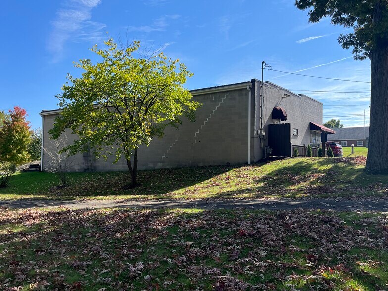 More Photos Of 604 Wallace Run Rd, Beaver Falls Convenience Store For Sale