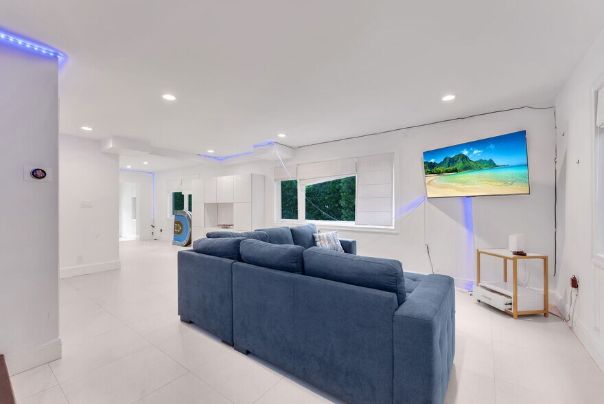 More Photos Of 4801 University Dr, Coral Gables Apartments For Sale