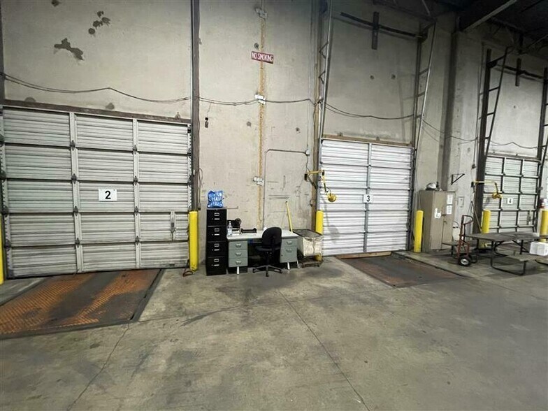 More Photos Of 3220 W Gentry Pky, Tyler Warehouse For Sale