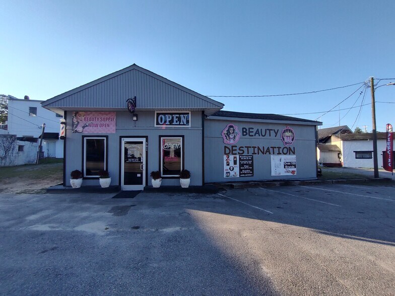 Primary Photo Of 502 US-1, Norlina Freestanding For Sale