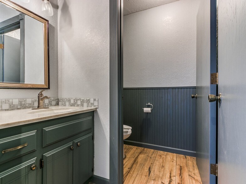 More Photos Of 2222 Westpark Dr, Norman Medical For Sale