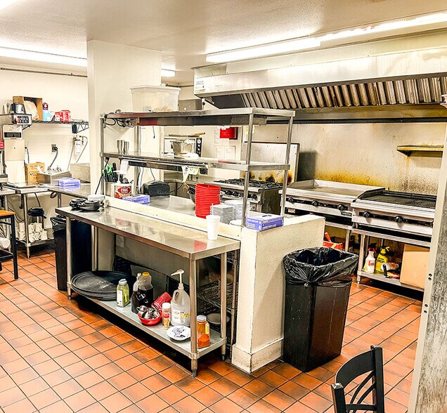 More Photos Of 1507 Chestnut St, Bastrop Freestanding For Lease