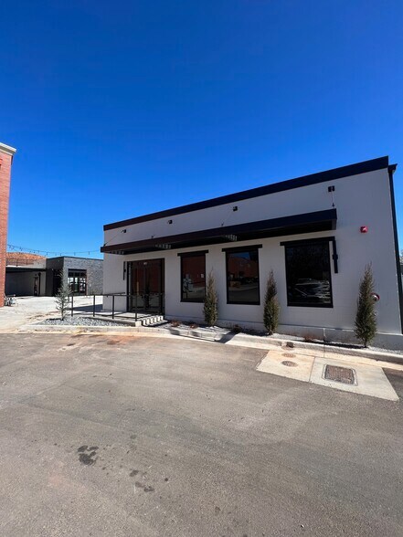 More Photos Of 140 E 5th St, Edmond Unknown For Lease