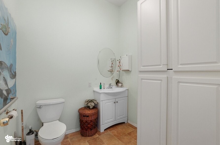 More Photos Of 198 W Marydale Ave, Soldotna Medical For Sale