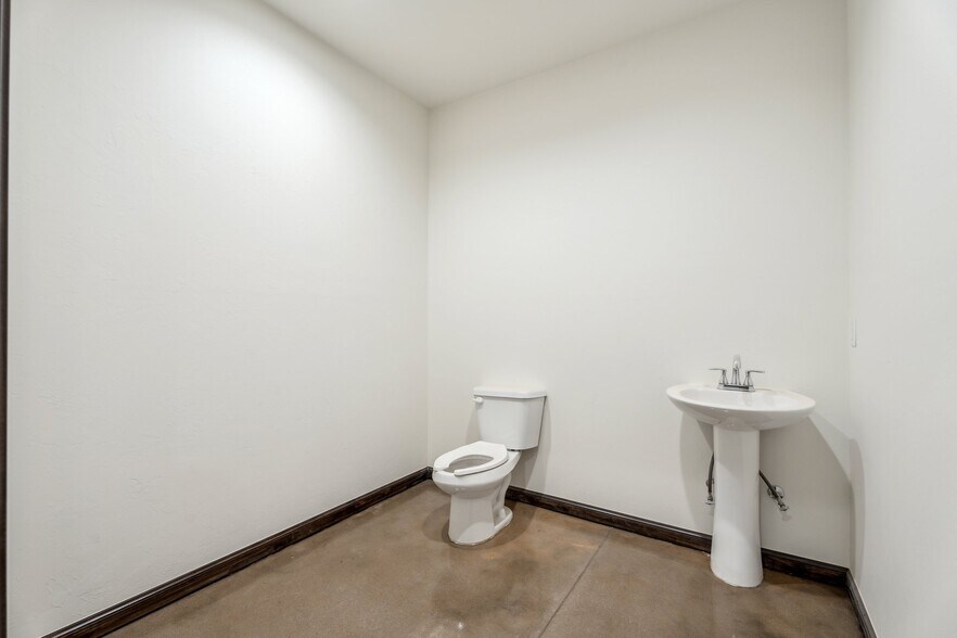 More Photos Of 5286 NE Highway 33, Guthrie Warehouse For Sale