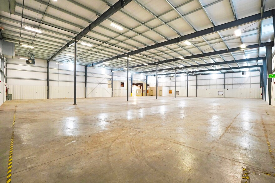 More Photos Of 1821 S 1st St, Rogers Unknown For Lease