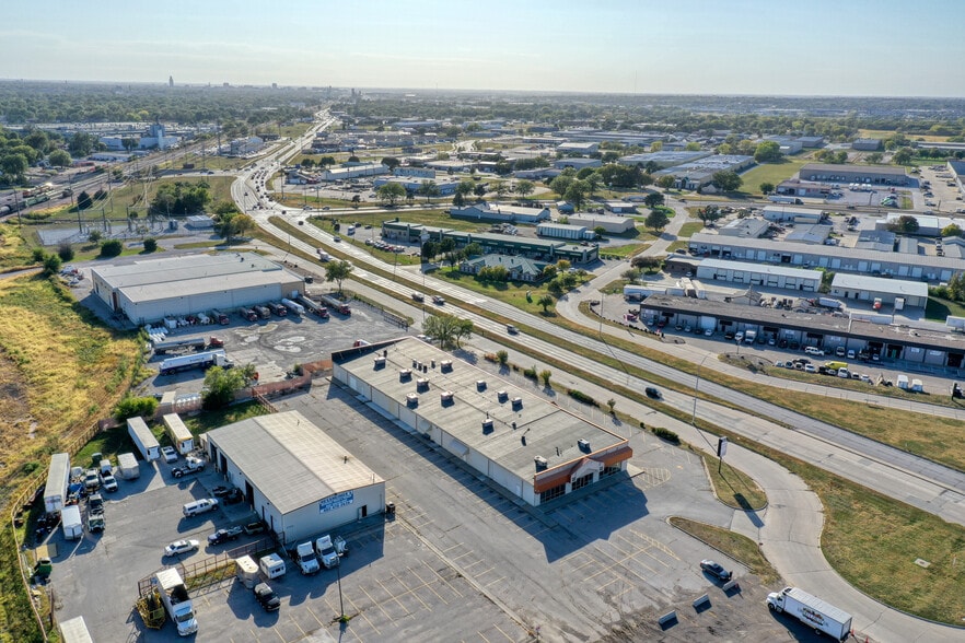 More Photos Of 5945 Cornhusker Hwy, Lincoln Flex For Lease