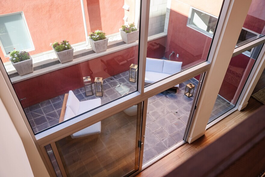 More Photos Of 1320 Abbot Kinney Blvd, Venice Loft Creative Space For Sale