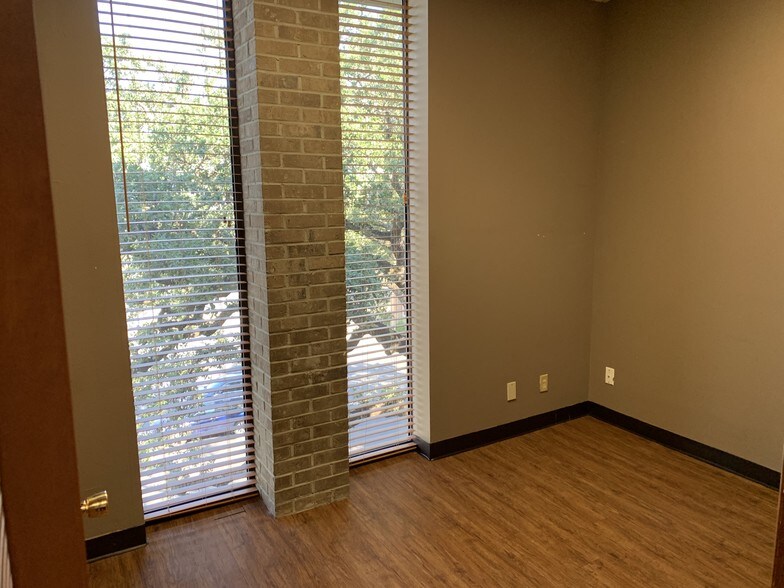 More Photos Of 3724 Jefferson St, Austin Office For Lease