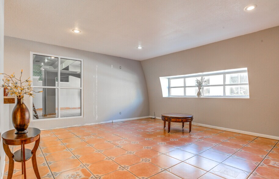 More Photos Of 1319 March Rd, San Antonio Loft Creative Space For Lease