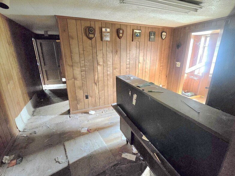 More Photos Of 420 Long Hill Rd, Groton Medical For Sale