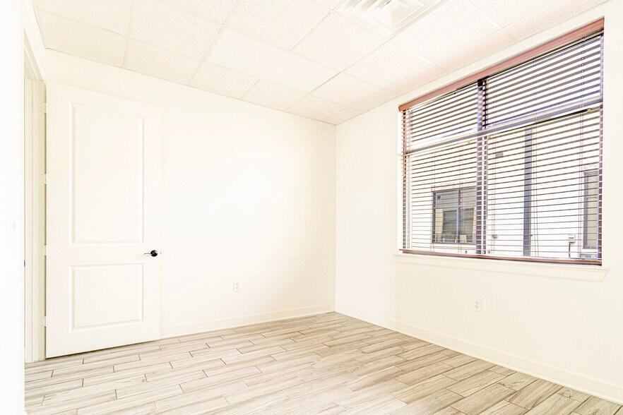 More Photos Of 26077 Nelson Way, Katy Medical For Lease