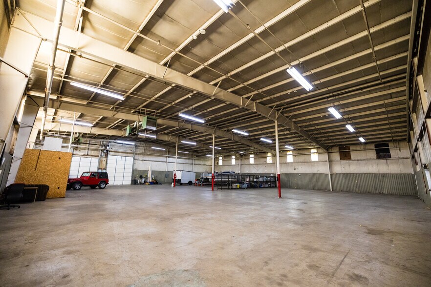 More Photos Of 711 W Pickard St, Mount Pleasant Manufacturing For Sale