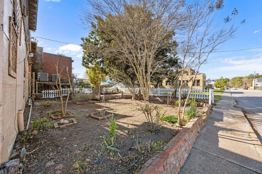 More Photos Of 101 Broad St, Columbia Flex For Sale