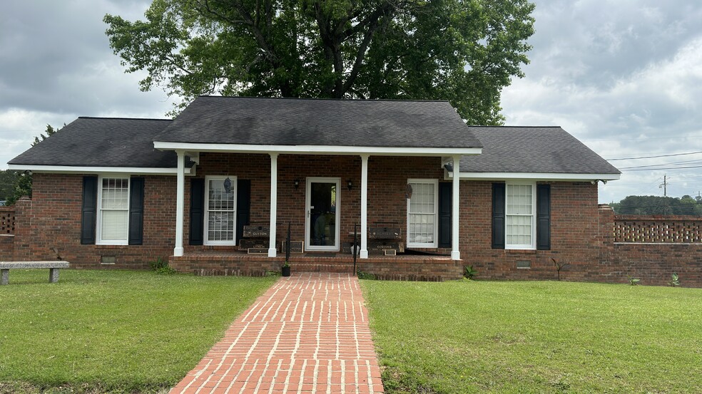 Primary Photo Of 2245 Rockmart Hwy, Cedartown Cemetery Mausoleum For Sale