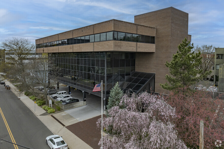 Primary Photo Of 30 Oak St, Stamford Office For Lease