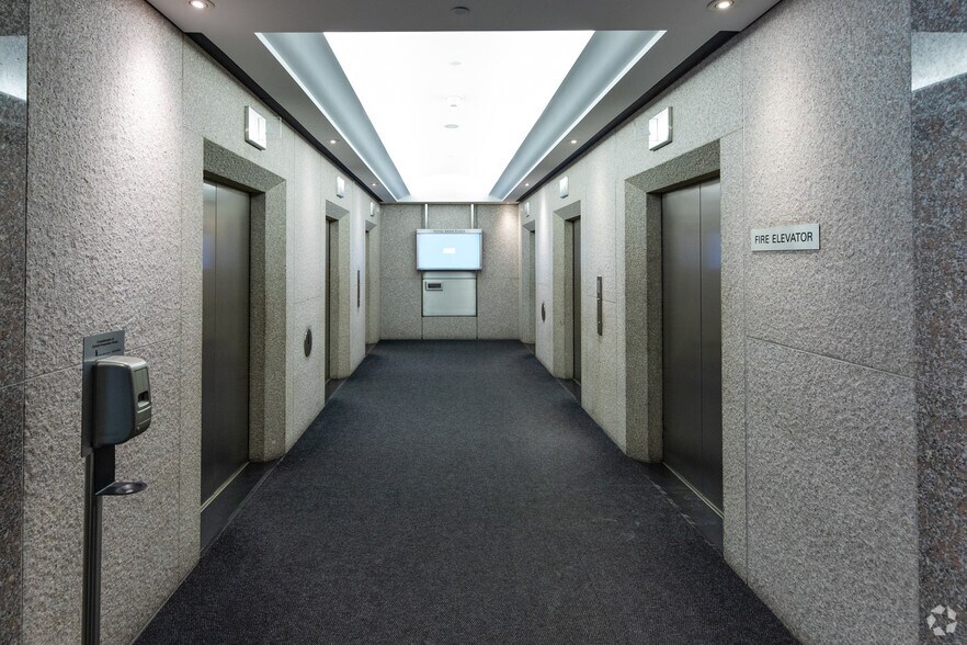 More Photos Of 200 Bay St, Toronto General Retail For Lease