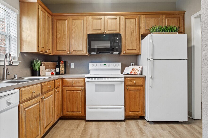 More Photos Of 2406-2418 S University Parks Dr, Waco Apartments For Sale