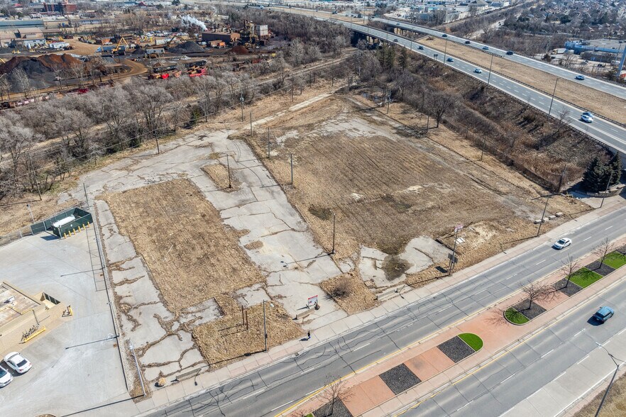 More Photos Of 2714 Dougall Ave, Windsor Land For Sale