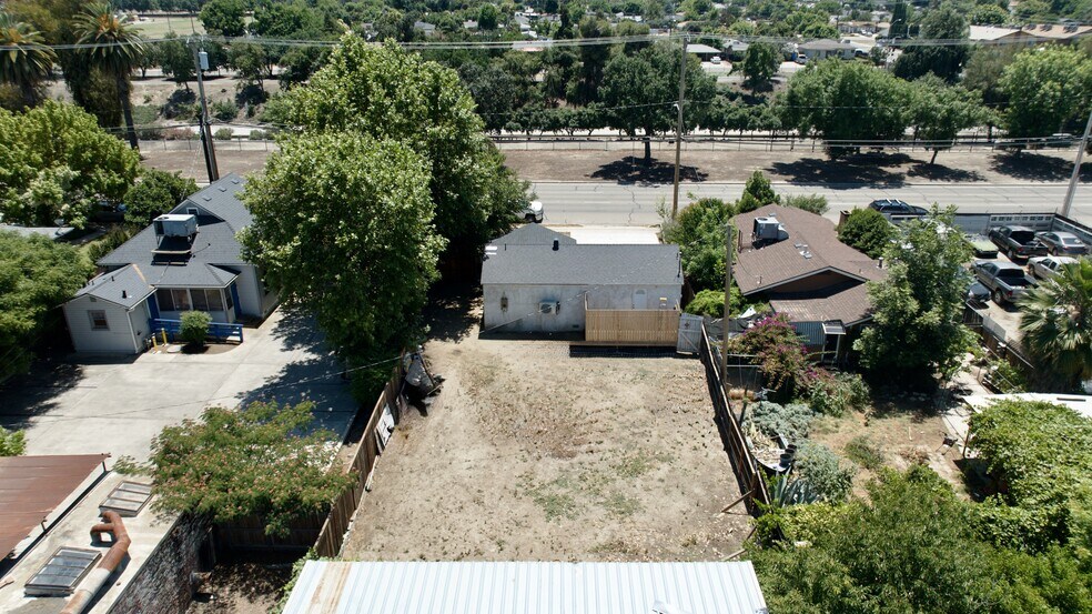 More Photos Of 1012 E Mineral King Ave, Visalia Flex For Sale