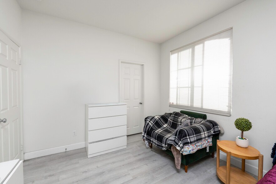 More Photos Of 10997 Cedarhurst Way, Riverside Multifamily For Sale